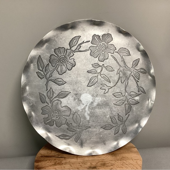 Other - ⚫️ Vintage - Hammered Aluminum Serving Platter - Dogwood Floral Design - Unique